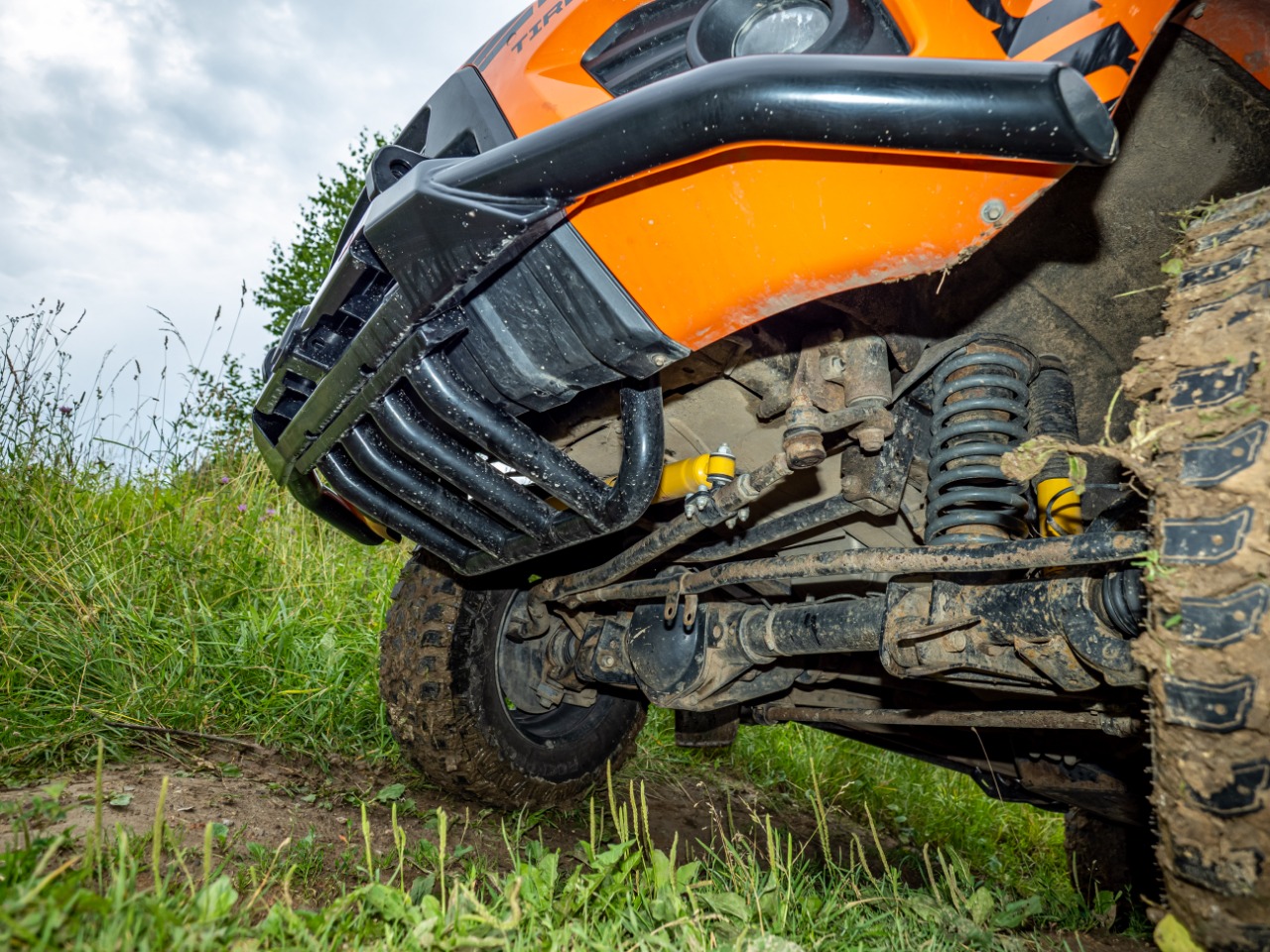 Бампер передний силовой/защита штатного бампера РИФ УАЗ Патриот 2015+ с квадратом под фаркоп и защитой рулевых тяг (стандарт)