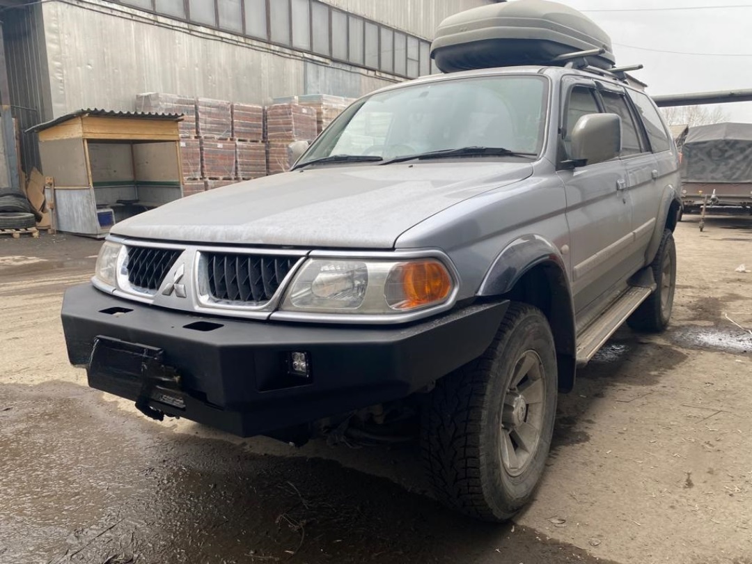 Бампер передний Mitsubishi Pajero Sport 1996-2008 под ПТФ
