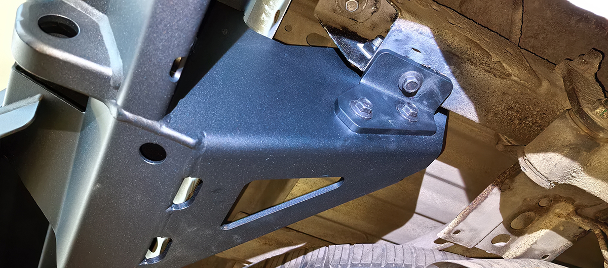 Бампер РИФ силовой задний Great Wall Poer с квадратом под фаркоп и фонарями
