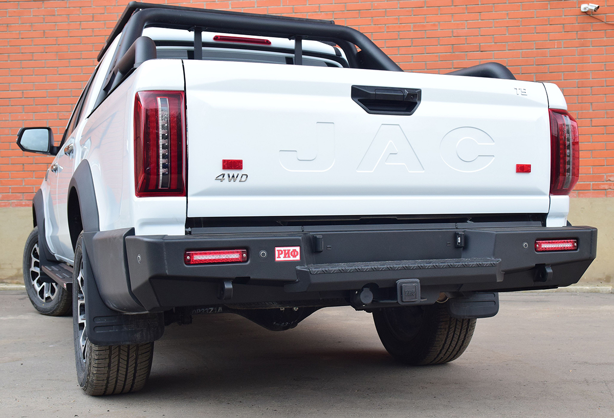 Бампер РИФ силовой задний JAC T9, SOLLERS ST9 с квадратом под фаркоп и фонарями