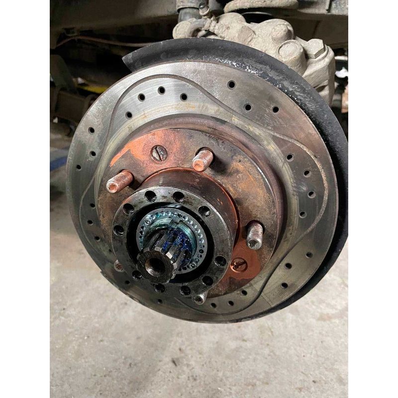 Ступица колеса УАЗ нерегулируемая с усиленными подшипниками на мост Спайсер, Тимкен в сборе со шпильками