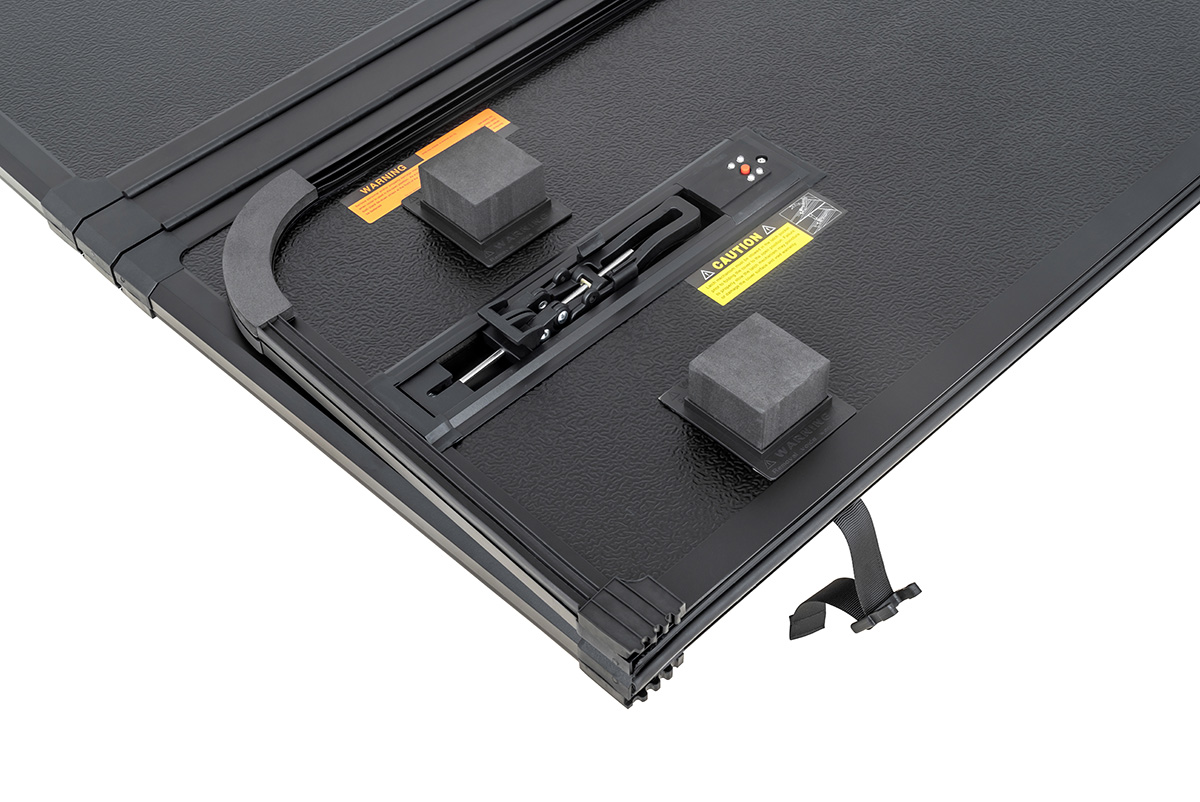 Крышка кузова РИФ для Volkswagen Amarok 2023+, трёхсекционная 1540х1600/1560 мм, алюминиевая, черная