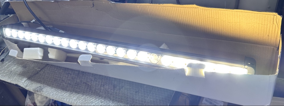 Светодиодная фара дальнего света РИФ 1010 мм 240W LED (уценка)