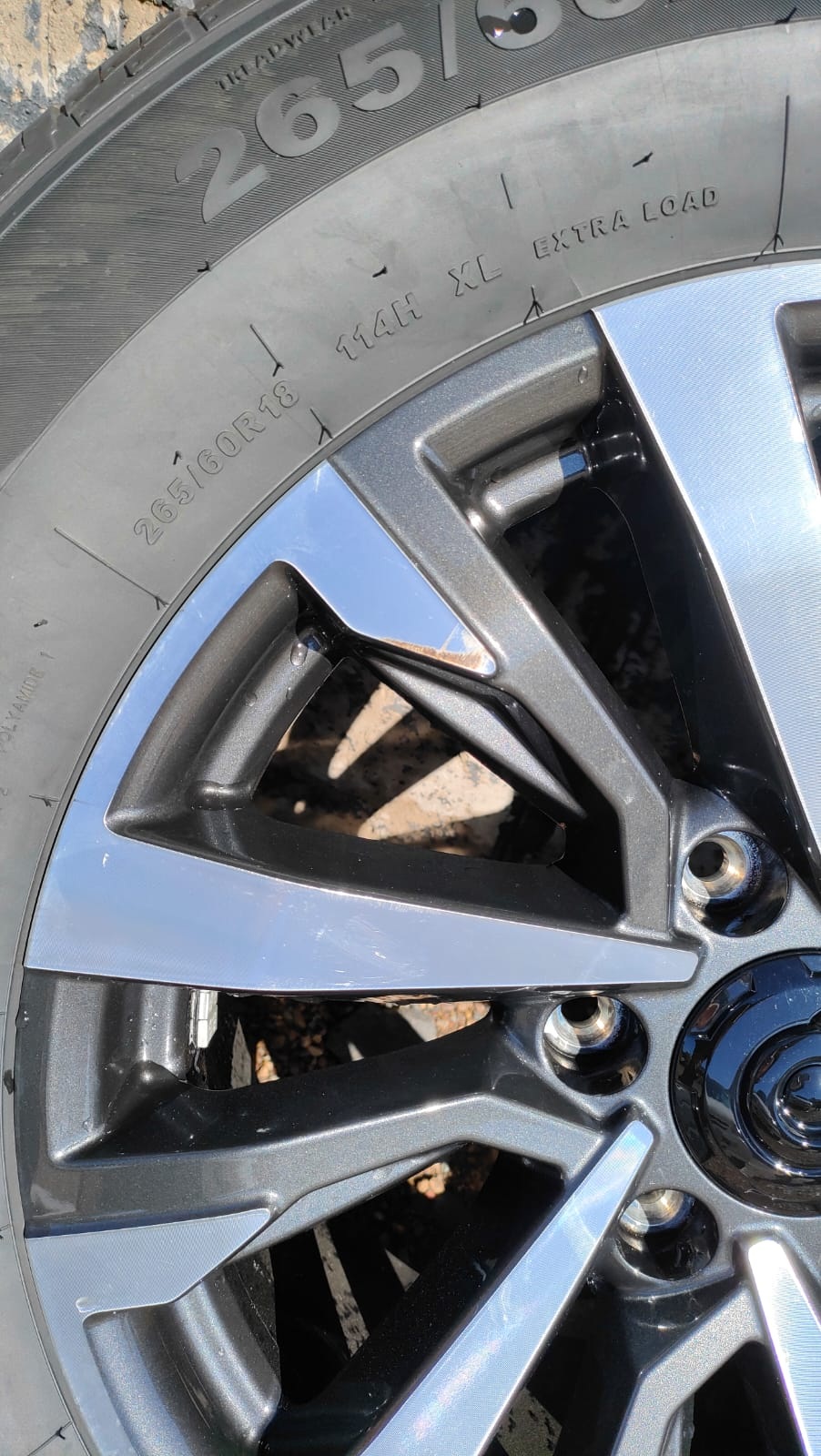 Колесо в сборе: шина б/у Giti GitiXross HT71 265/60 R18 114H XL б/у  + диск R18 GWM Poer демонтированное с нового авто