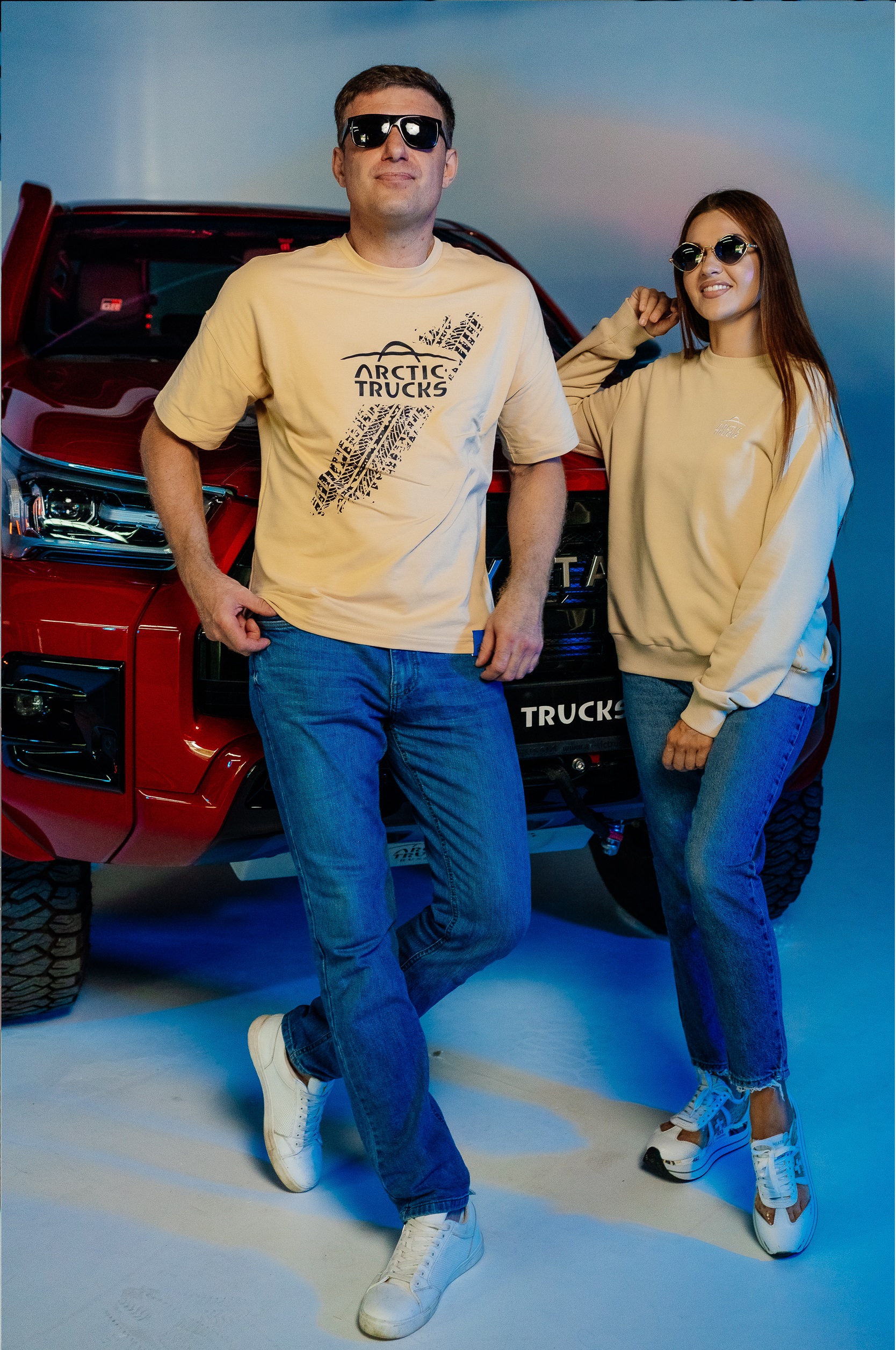 Фирменная футболка с логотипом бежевая размер XXL