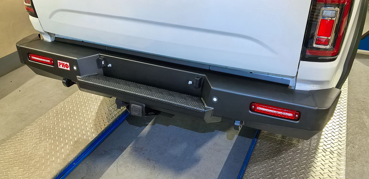 Бампер РИФ силовой задний Great Wall Poer с квадратом под фаркоп и фонарями
