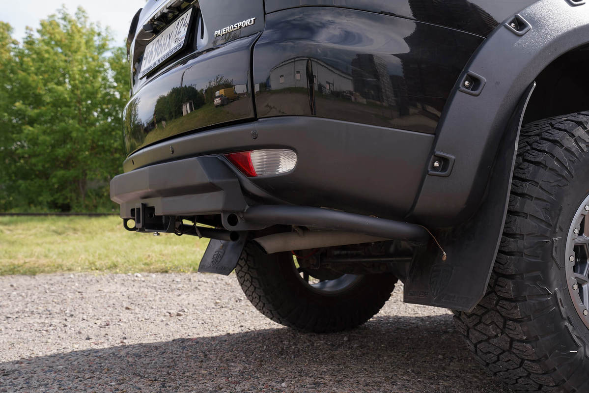 Бампер задний Mitsubishi Pajero Sport 2008-2015 (Облегченный)