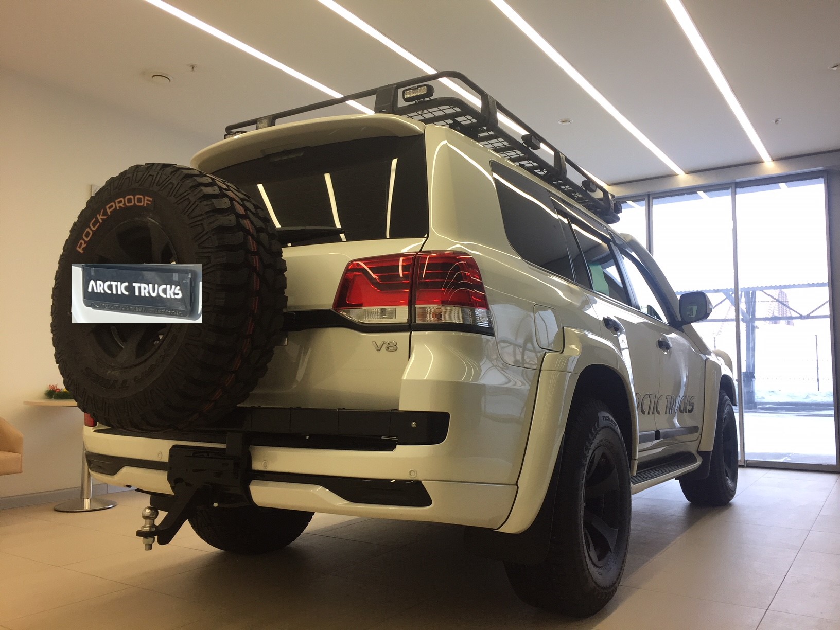 Калитка Toyota LC200 с квадратом под фаркоп в штатный задний бампер