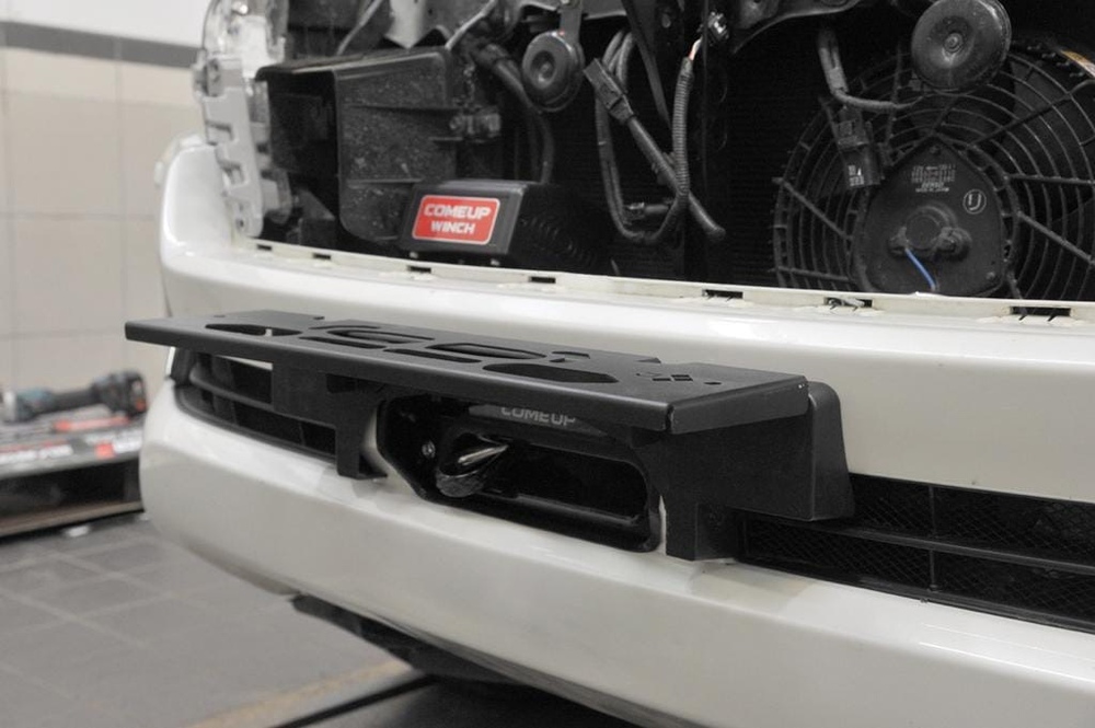 Установочный комплект для лебедки в штатный бампер Toyota Land Cruiser 200 (с 2015 г.в.)