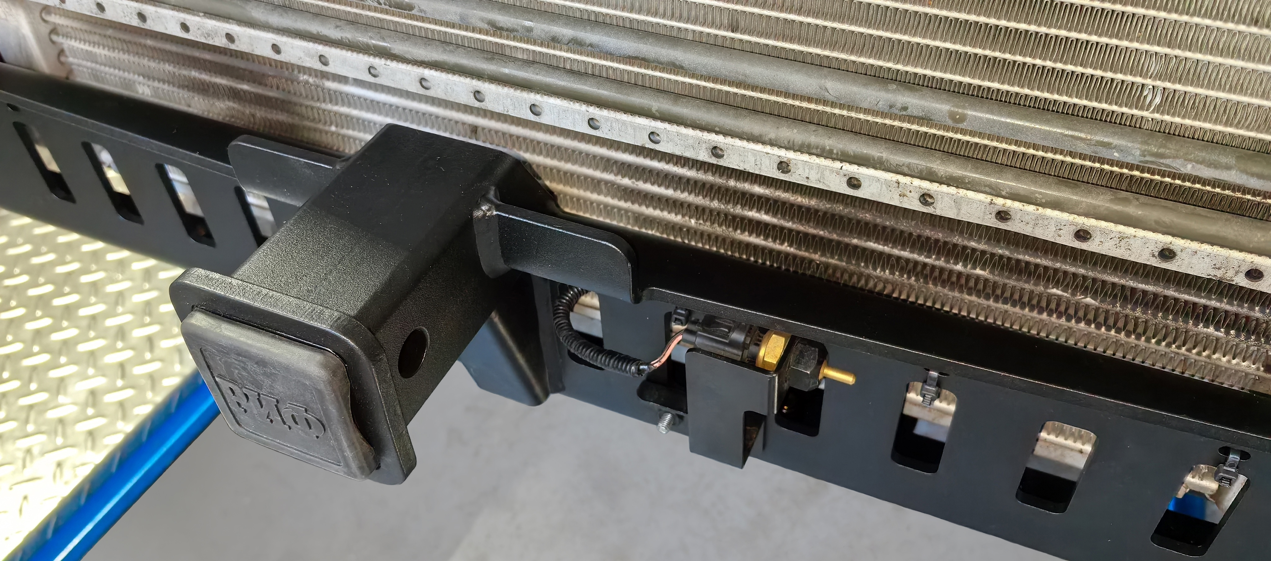 Фаркоп РИФ передний (переходник) для съёмной лебёдки с защитой радиатора на ГАЗ Соболь NN