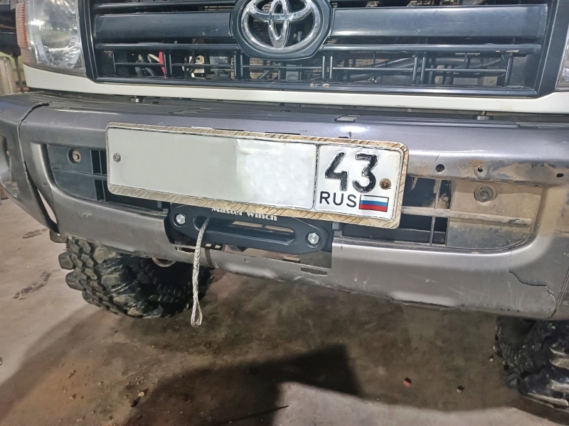 Площадка под лебедку в штатный бампер Toyota Land Cruiser 76