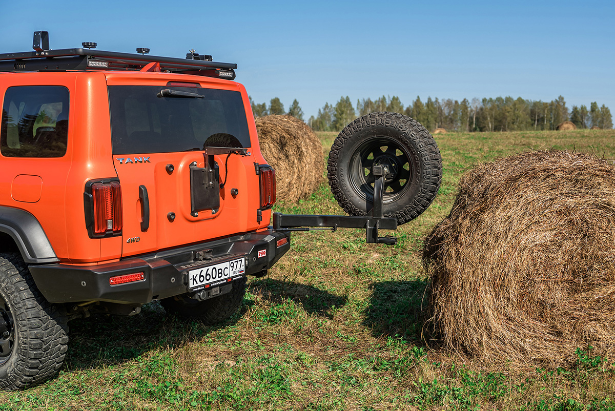 Бампер РИФ силовой задний TANK 300 с квадратом под фаркоп, калиткой и фонарями