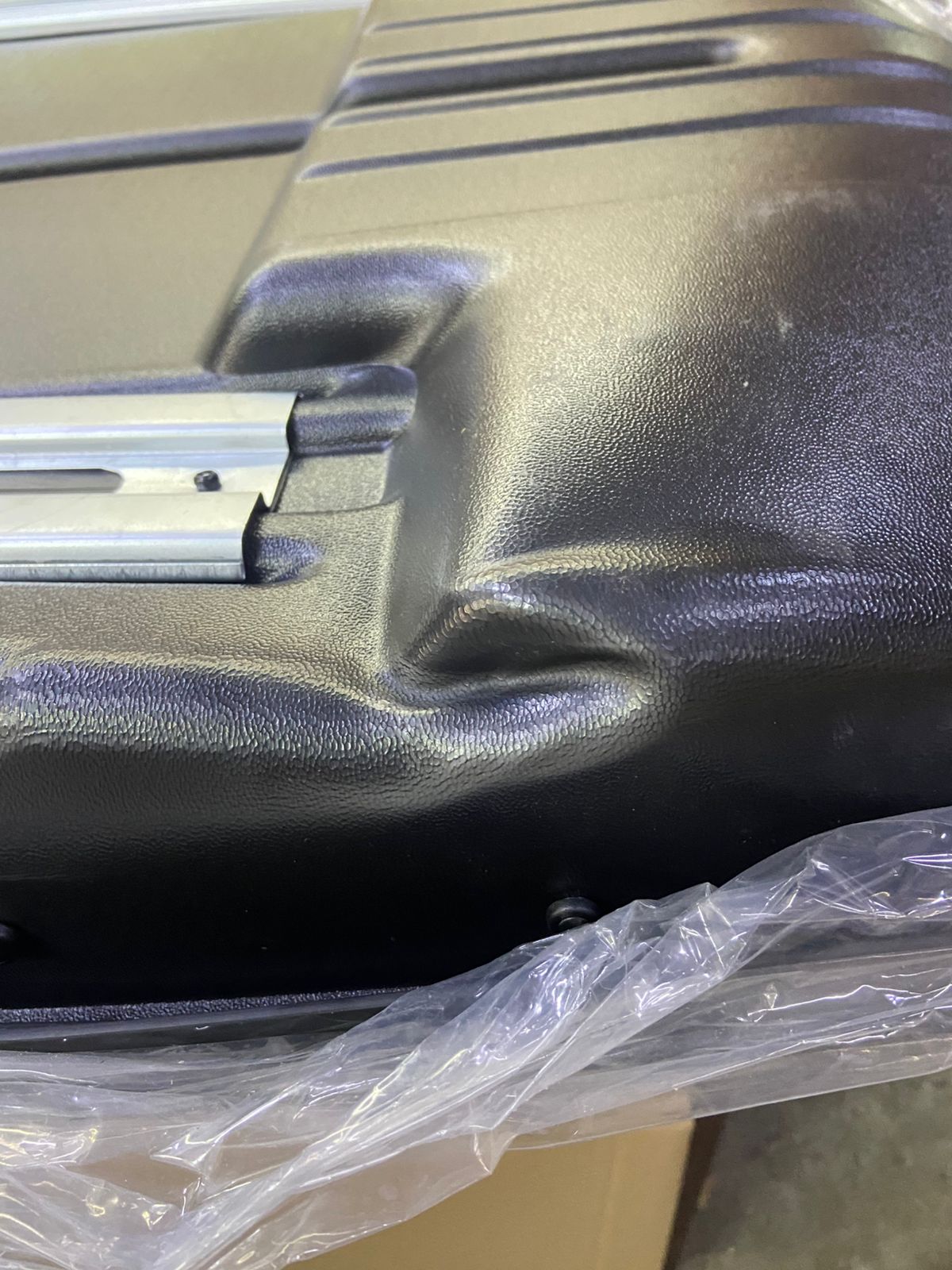 Бокс автомобильный на крышу Pentair COBRA 390L черный глянец, двусторонний (уценка)