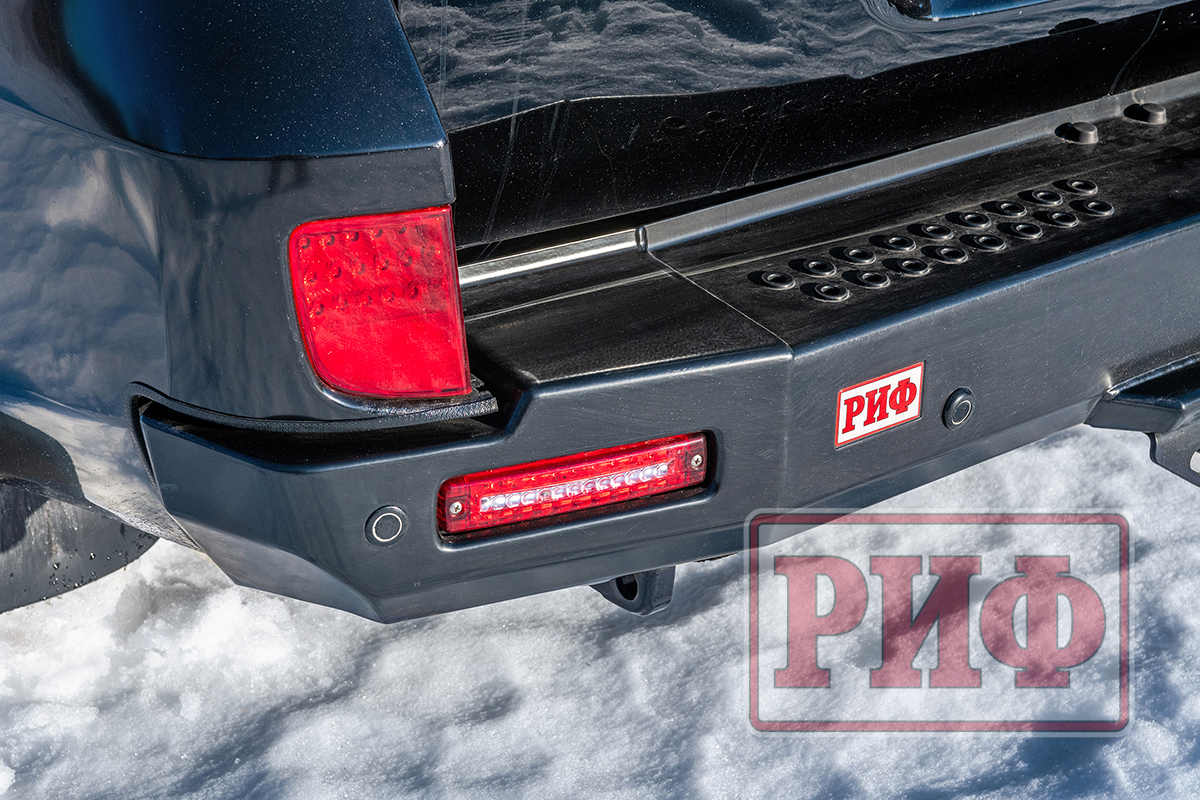 Бампер РИФ силовой задний Toyota Land Cruiser 200 2007-2012 с квадратом под фаркоп, калиткой, фонарями, подсветкой номера, стандарт