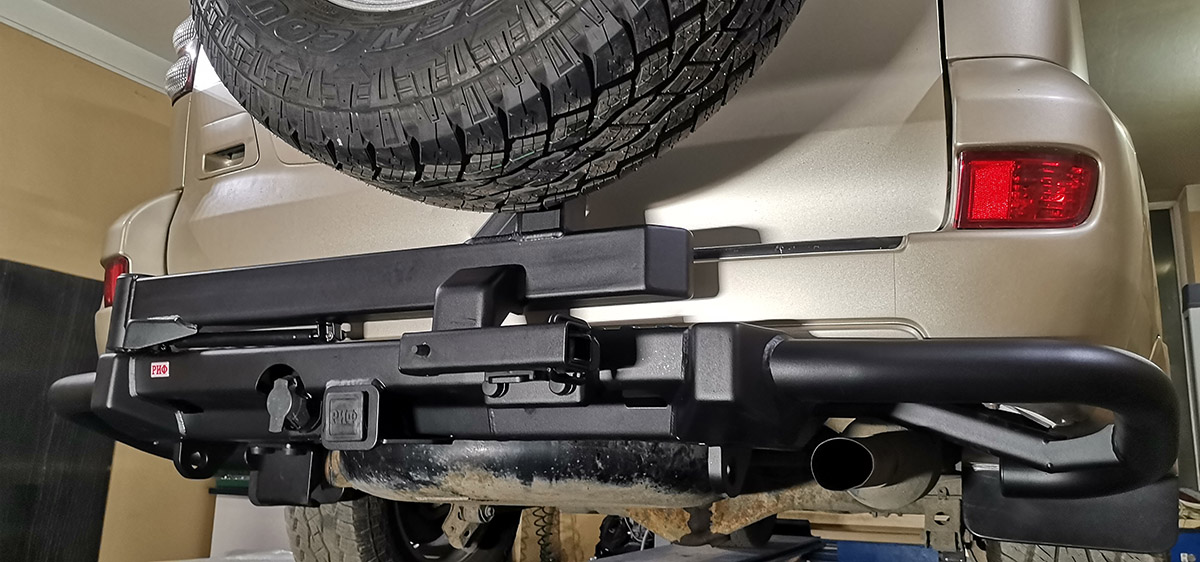 Бампер задний силовой/защита штатного бампера РИФ Toyota Land Cruiser Prado 120 c квадратом под фаркоп, калиткой, подсветкой номера