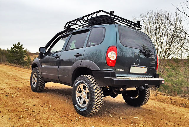 Бампер РИФ задний ШЕВИ-НИВА с квадратом под фаркоп