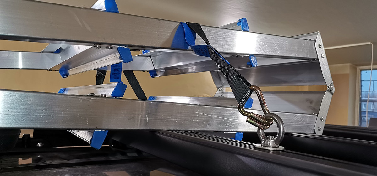 Крепеж для крепления груза к алюминиевому багажнику (платформе) РИФ