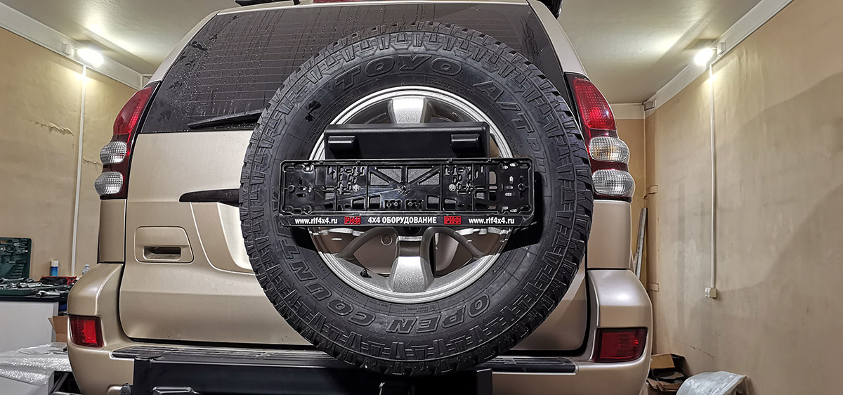 Бампер задний силовой/защита штатного бампера РИФ Toyota Land Cruiser Prado 120 c квадратом под фаркоп, калиткой, подсветкой номера