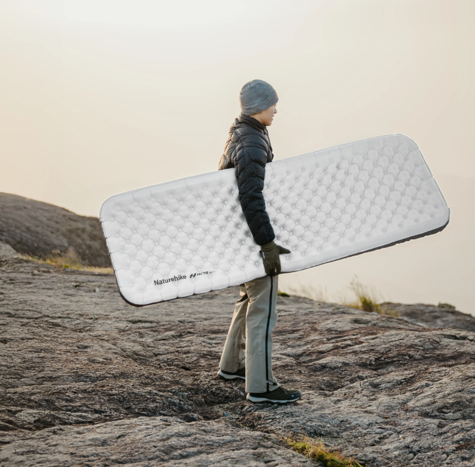 Коврик надувной Naturehike 196х64х10 см, серебристый карбон