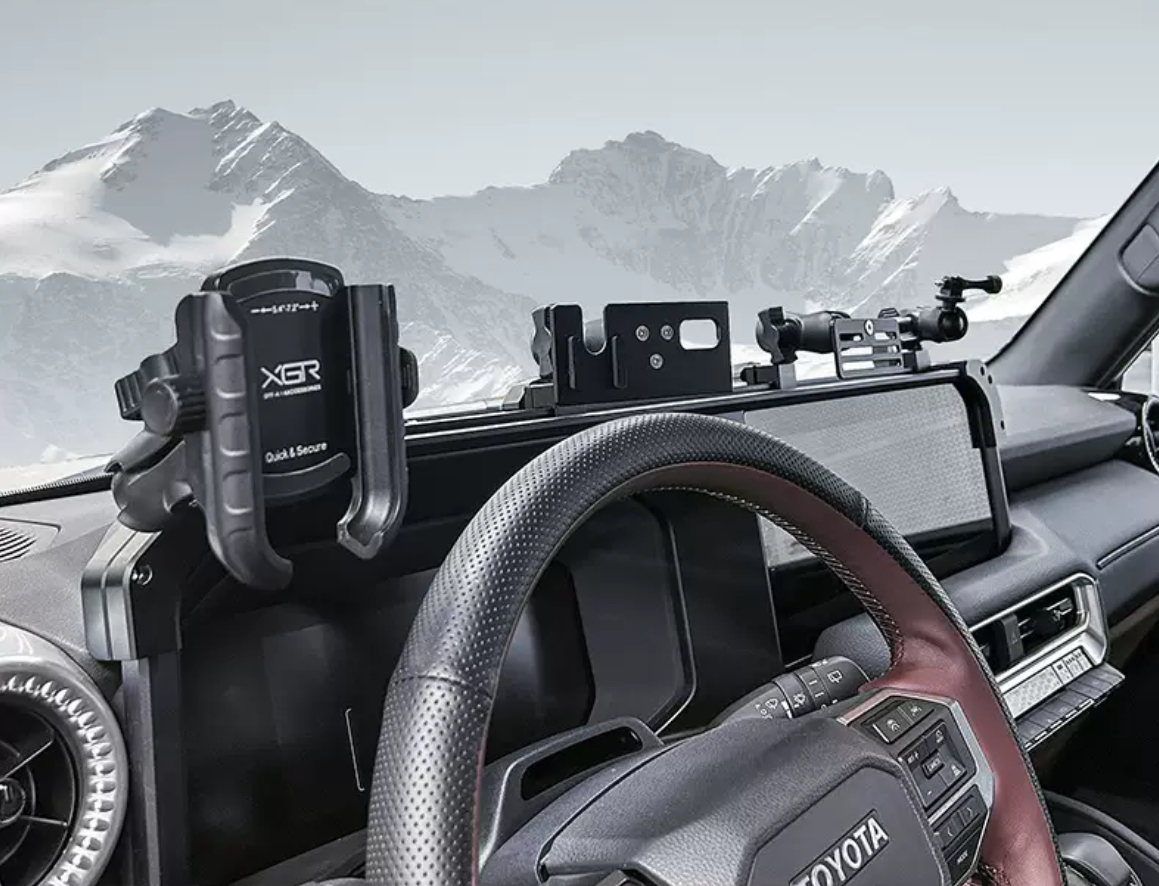 Держатель аксессуаров на центральную панель TOYOTA LC250