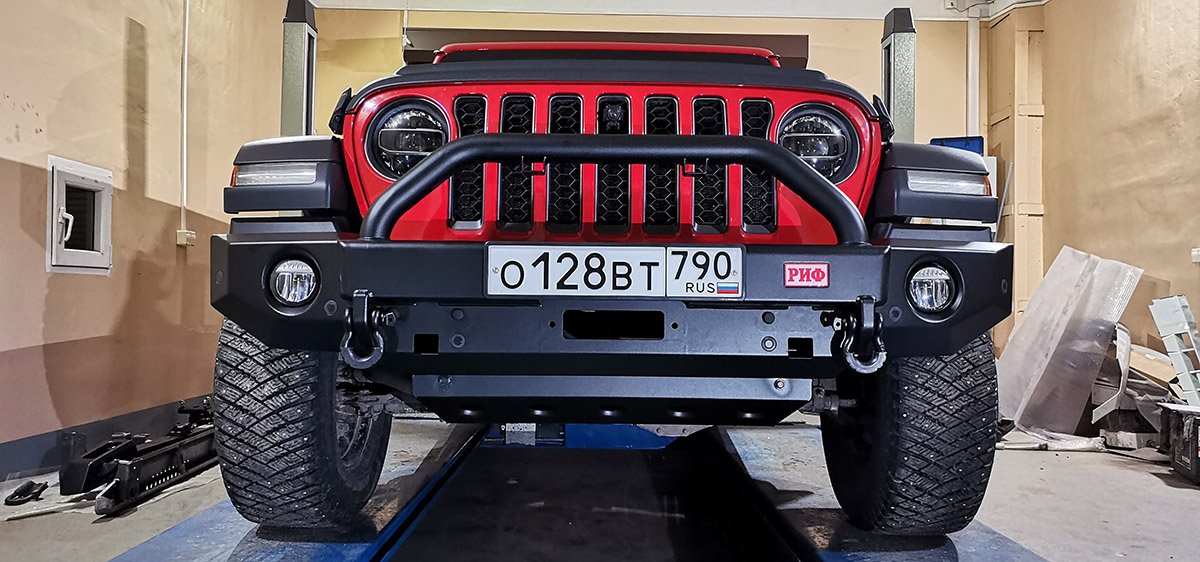 Бампер РИФ силовой передний Jeep Wrangler JL 2018+ под штатные фары, с центральной защитной дугой (для а/м с низкими перед. крыльями))