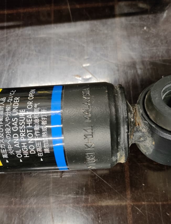 Амортизатор задний Toyota Hilux 2020+