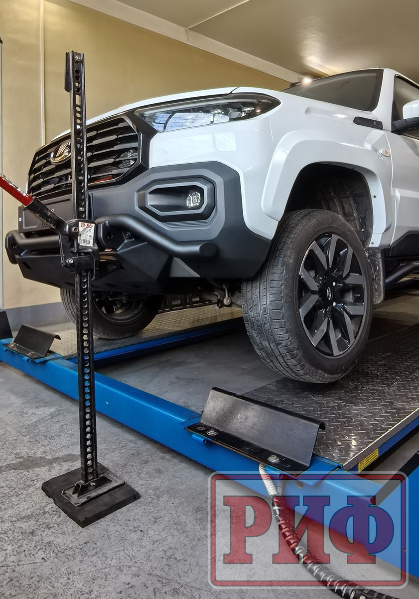 Бампер РИФ силовой передний/защита штатного бампера Lada Niva Travel 2025+ с защитой радиатора