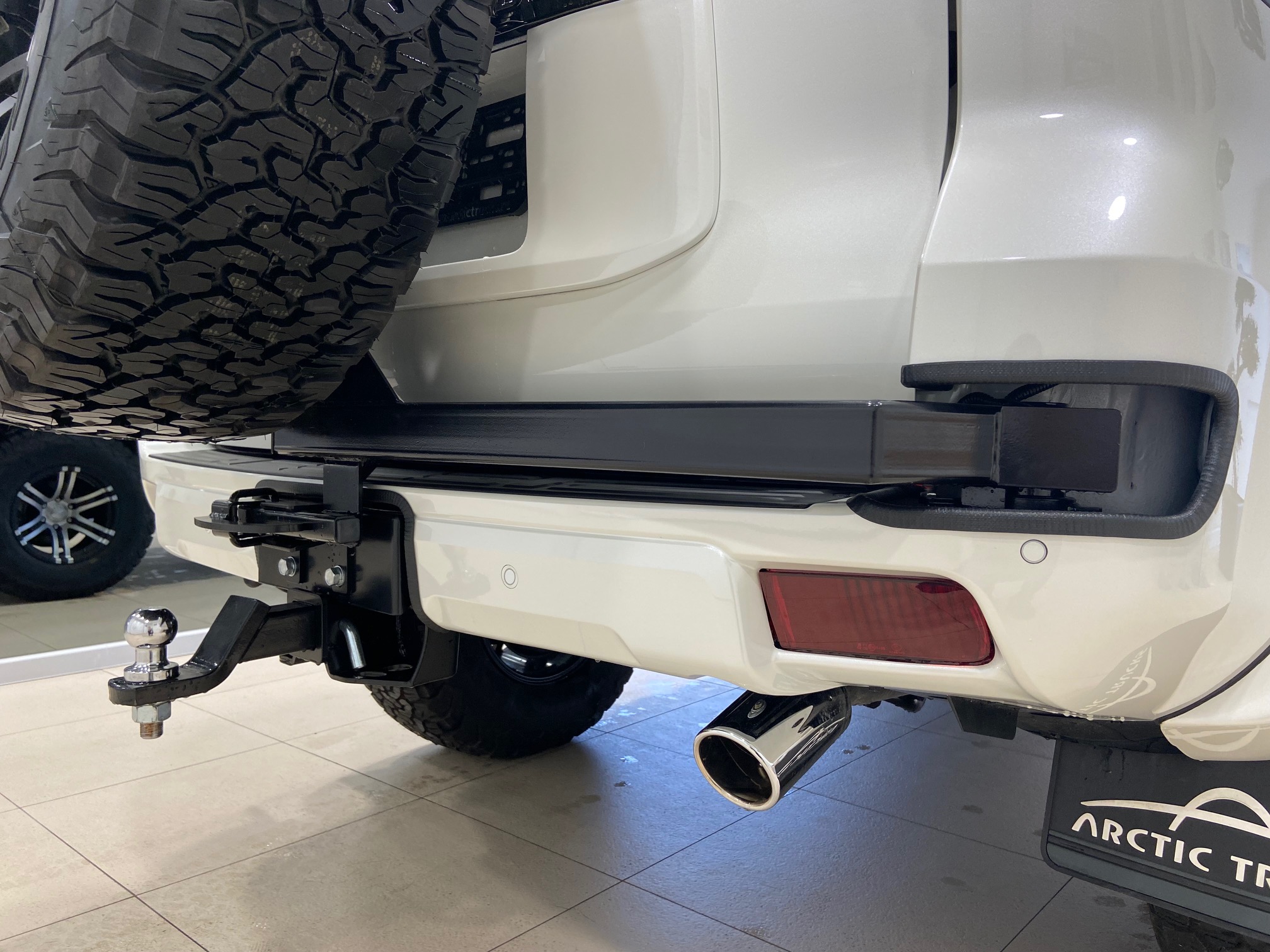 Калитка в штатный бампер Toyota Land Cruiser Prado 150 с квадратом под фаркоп