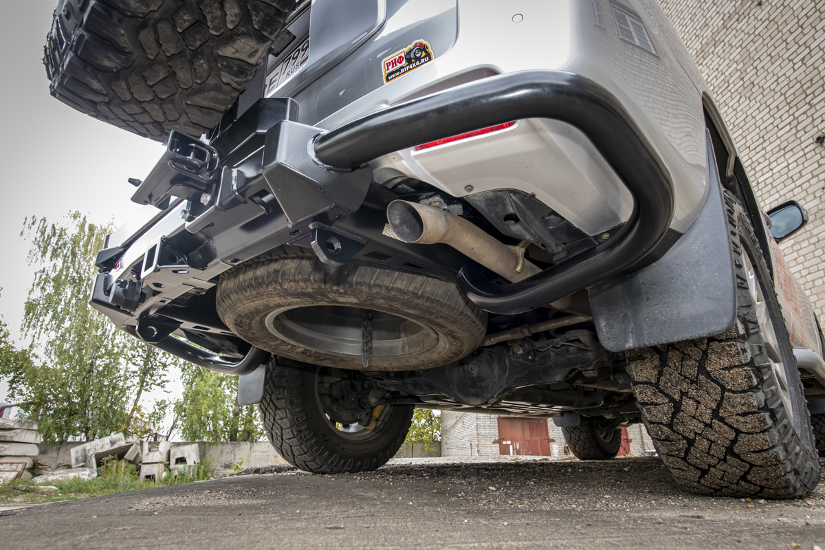 Бампер задний силовой/защита штатного бампера РИФ для Toyota Land Cruiser Prado 150 c квадратом под фаркоп, калиткой, подсветкой номера