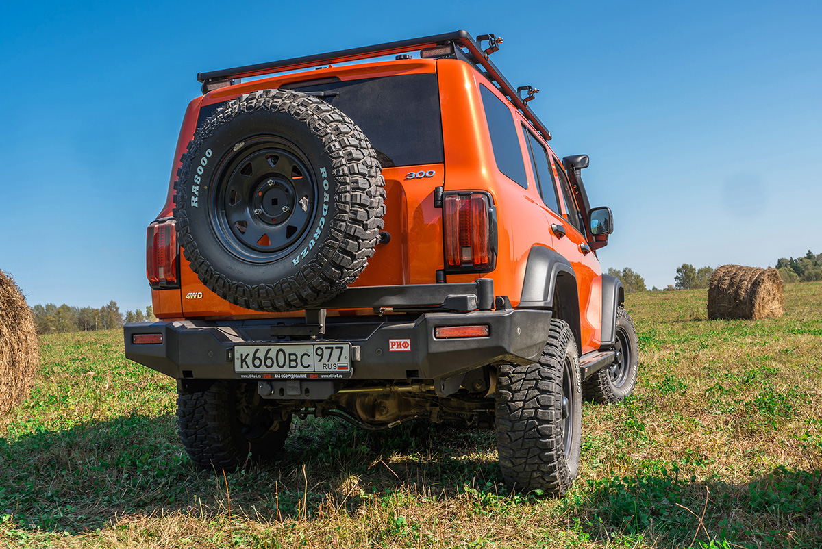 Бампер РИФ силовой задний TANK 300 с квадратом под фаркоп, калиткой и фонарями