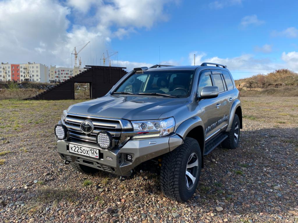 Бампер передний Toyota LC200 (2015-) черный