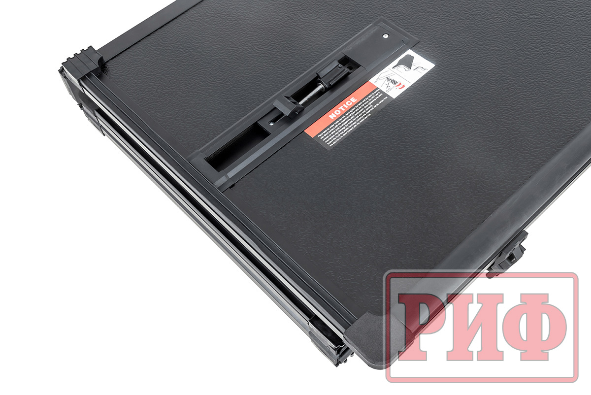 Крышка кузова РИФ для Mitsubishi L200 2024+, трёхсекционная 1545x1600/1550 мм, алюминиевая, черная 1545x1600/1550 мм