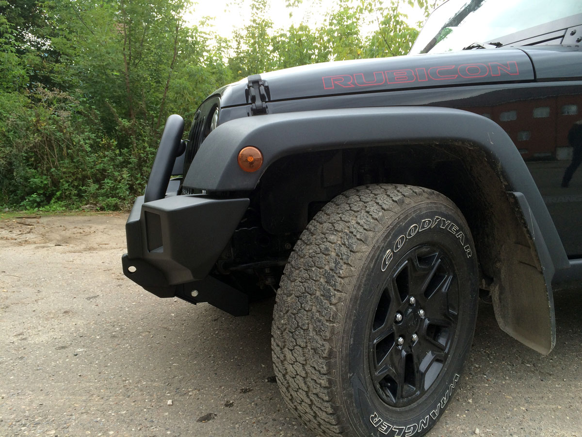 Бампер РИФ силовой передний Jeep Wrangler JK 2007-2018 с доп. фарами и центральной защитной дугой