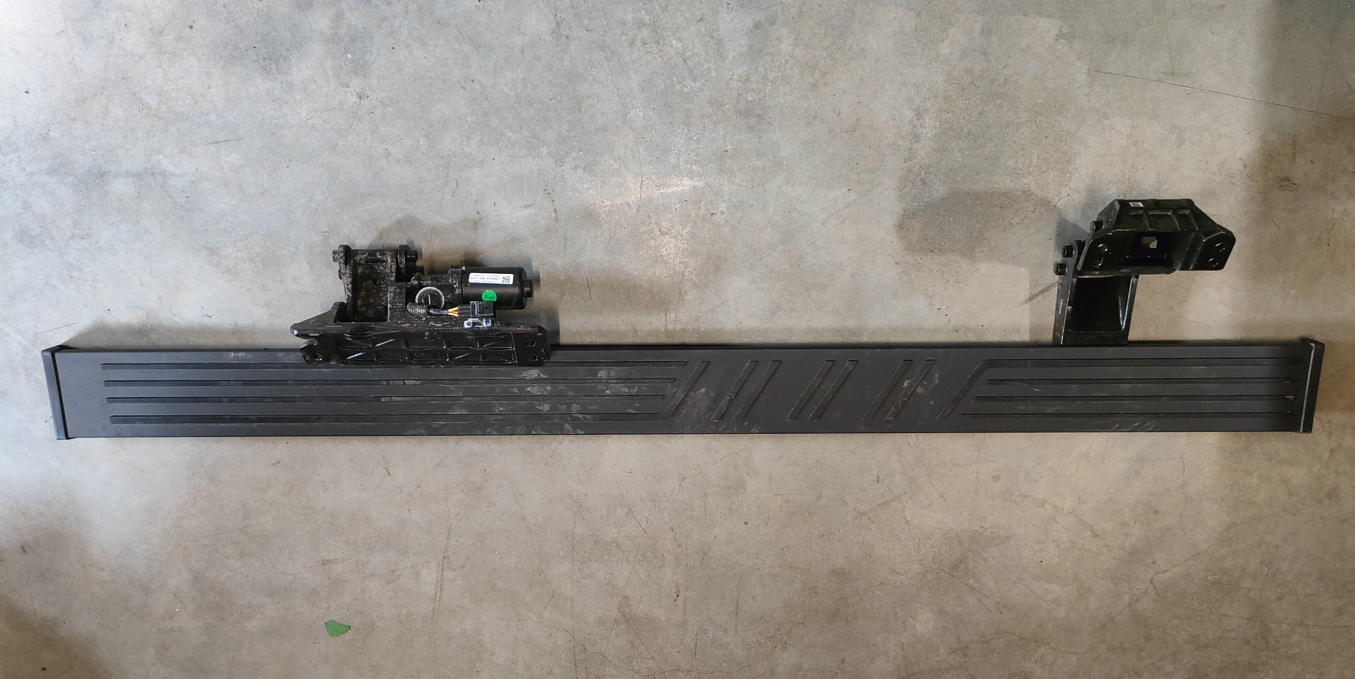 Подножка боковая левая в сборе Tank 500 5150710XKV3AB