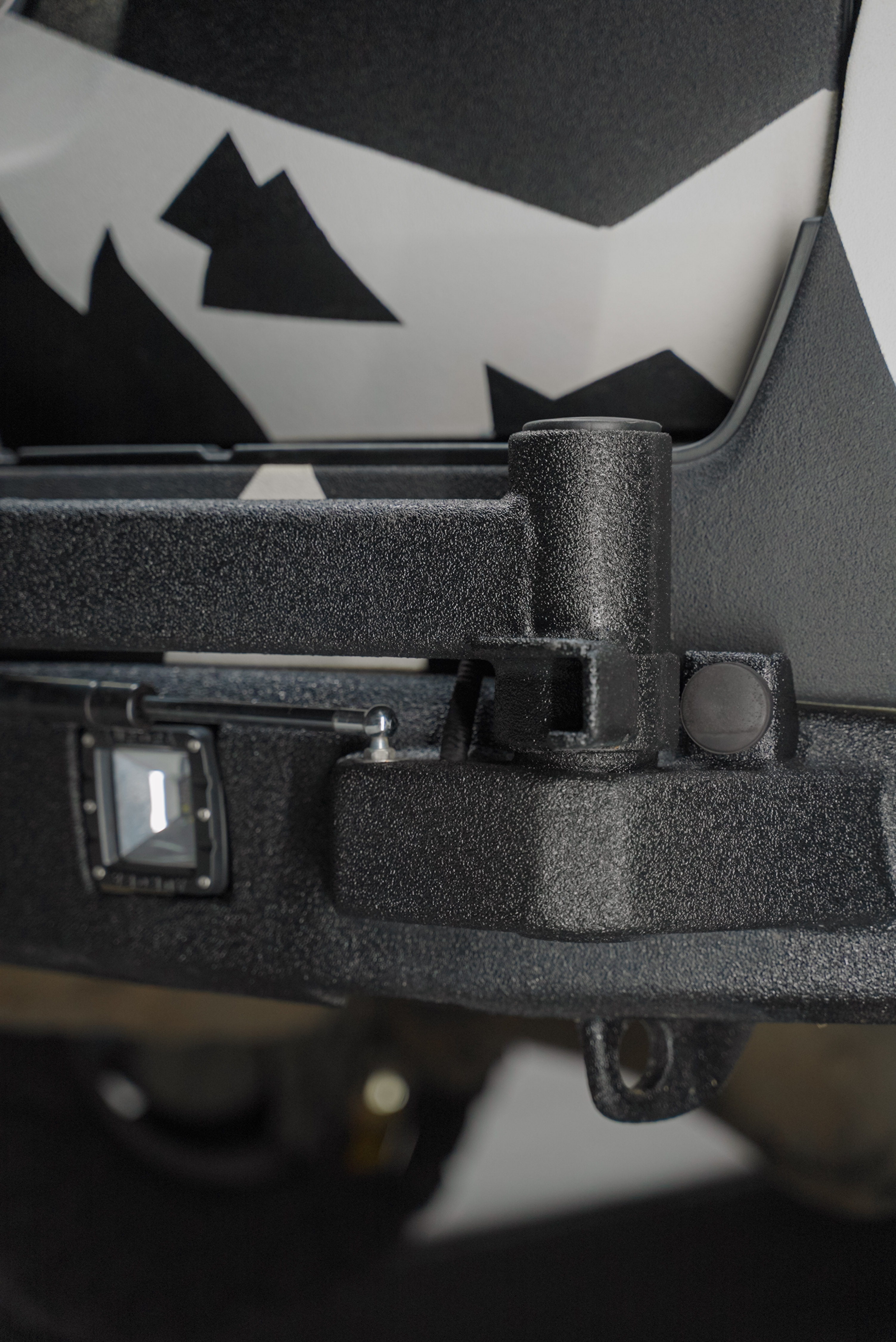 Бампер силовой задний STC Toyota Land Cruiser 300 ОБЛЕГЧЕННЫЙ с квадратом под фаркоп, кронштейном крепления запасного колеса