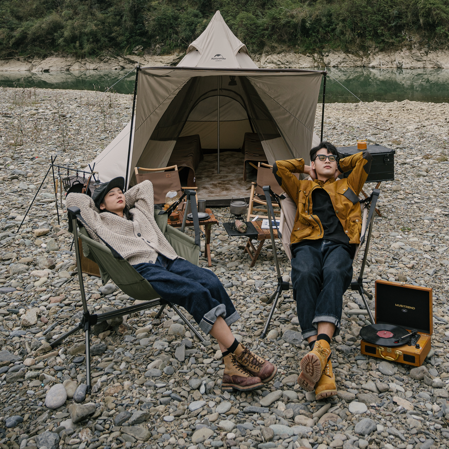 Кресло туристическое Naturehike складное, бежевое, до 120 кг