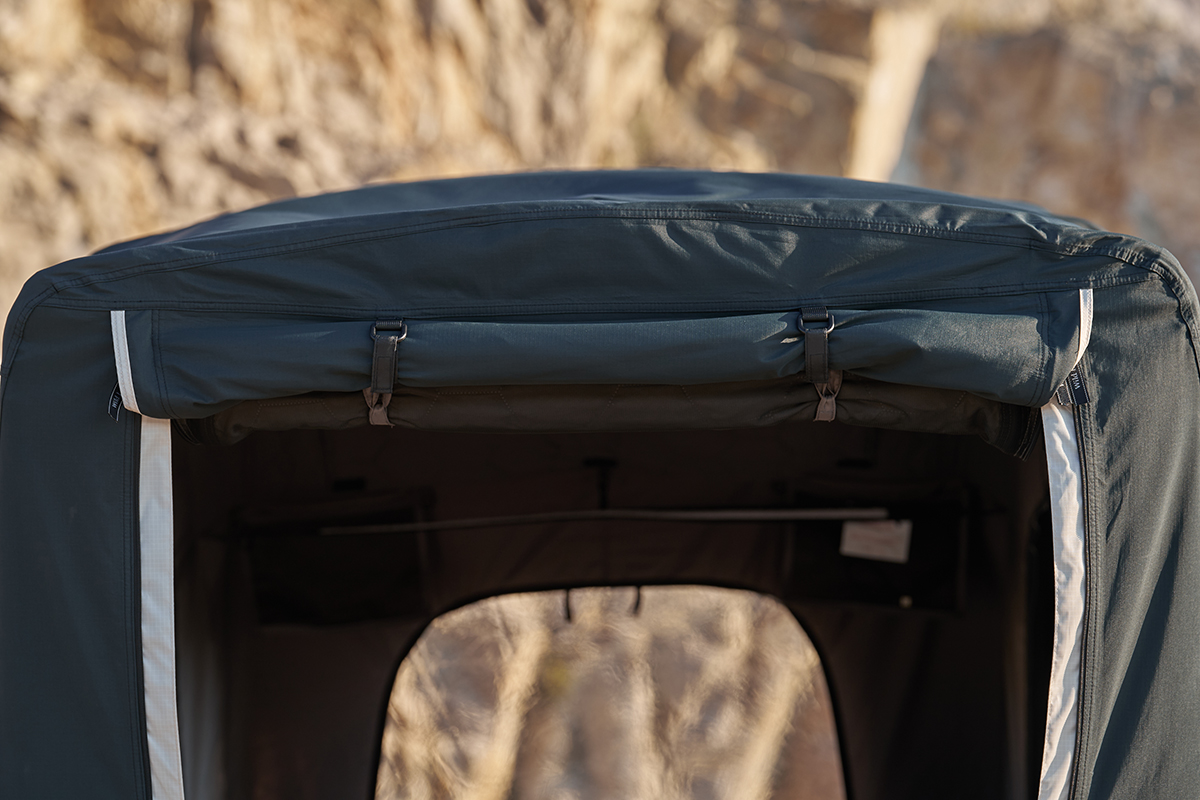 Палатка на крышу автомобиля Wild Land Voyager 140 Pro