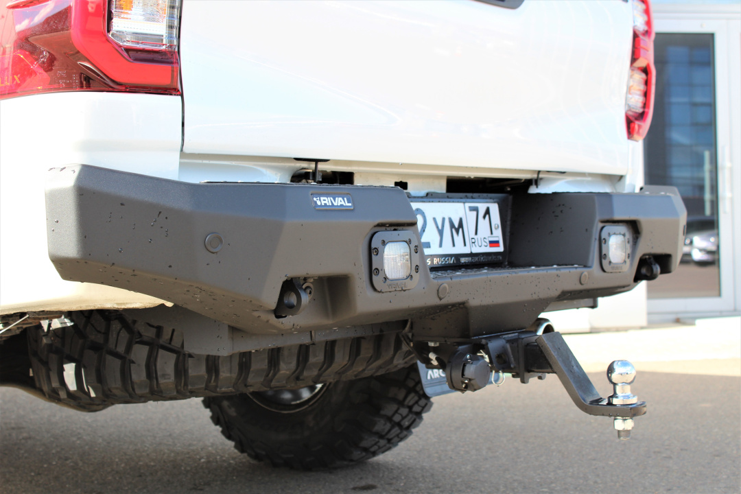 Бампер задний Toyota Hilux (2018 exclusive) 