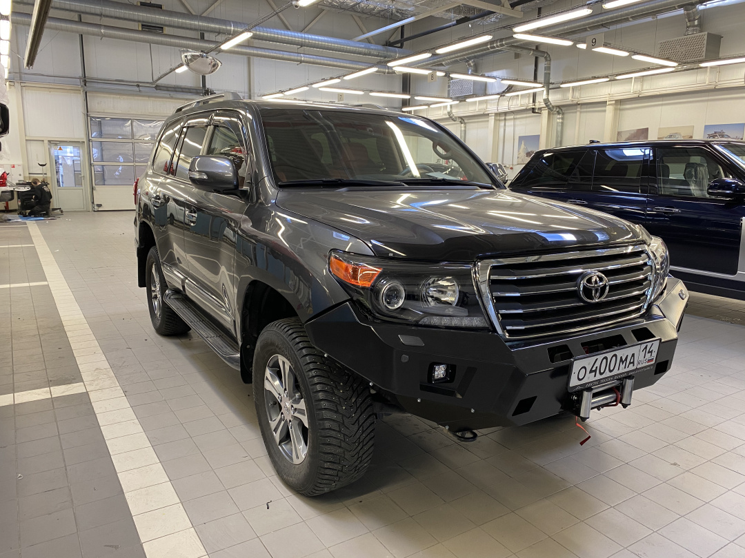 Бампер силовой передний Toyota LC200 (2008-2015) с противотуманными фарами