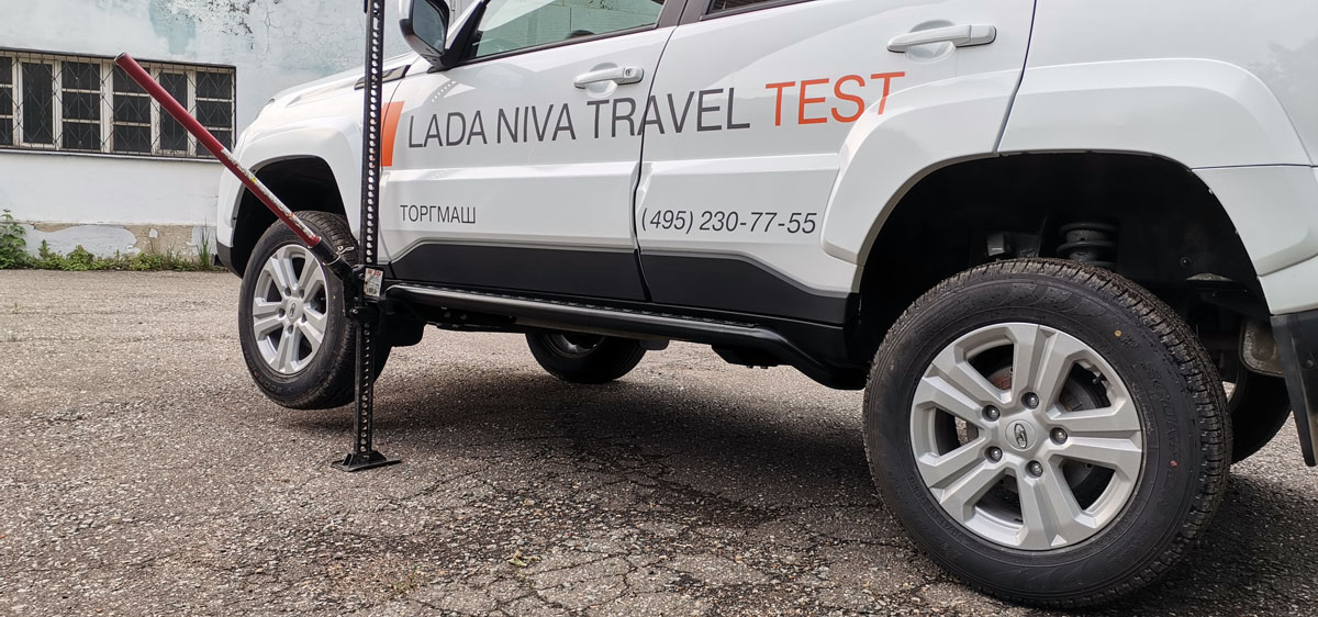 Пороги РИФ силовые Lada Niva Travel (черный алюминий)