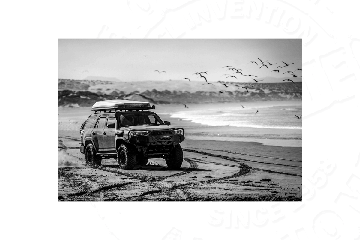 Палатка на крышу автомобиля AUTOHOME MAGGIOLINA AIRLANDER PLUS SMALL GRAY X-LONG, серый тент, лестница 215 мм