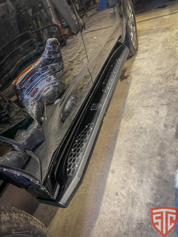 Пороги силовые STC Toyota Land Cruiser 300 (плоская ступень)