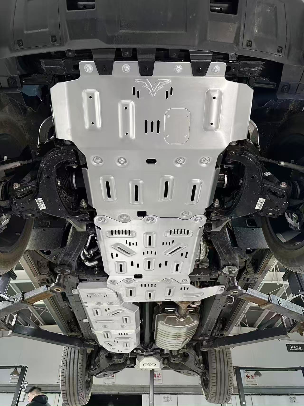 Комплект защит для автомобиля TANK 700 (радиатор, картер, КПП, РК, топливный бак) алюминий, 8 мм