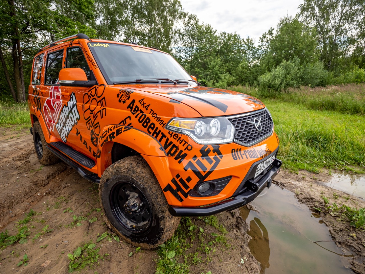 Бампер передний силовой/защита штатного бампера РИФ УАЗ Патриот 2015+ с квадратом под фаркоп и защитой рулевых тяг (стандарт)