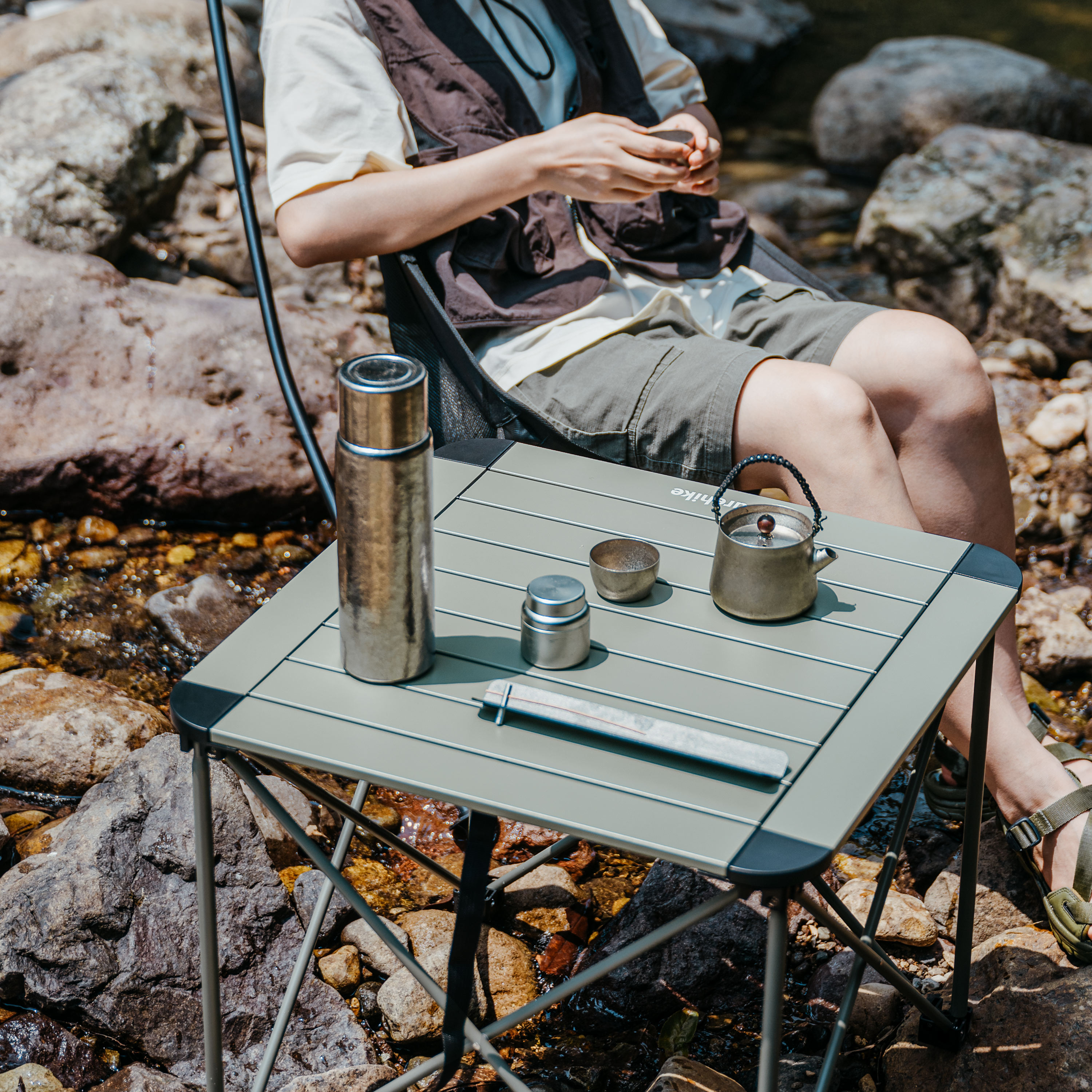 Стол туристический Naturehike Yamami L03 алюминиевый, 52,5х52,5х42 см, складной, серо-зеленый