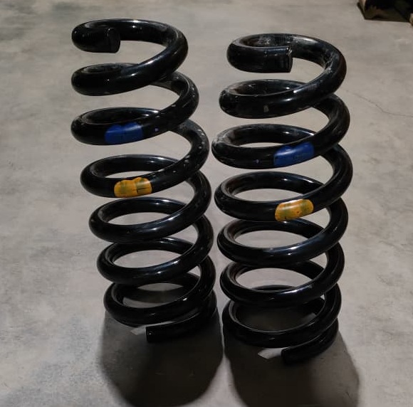 Пружина подвески комплект (2 шт) L200