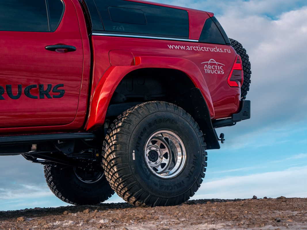 БАМПЕР СИЛОВОЙ ЗАДНИЙ TOYOTA HILUX 2015+ КВАДРАТ, КАЛИТКА ЦЕНТР, ПТФ