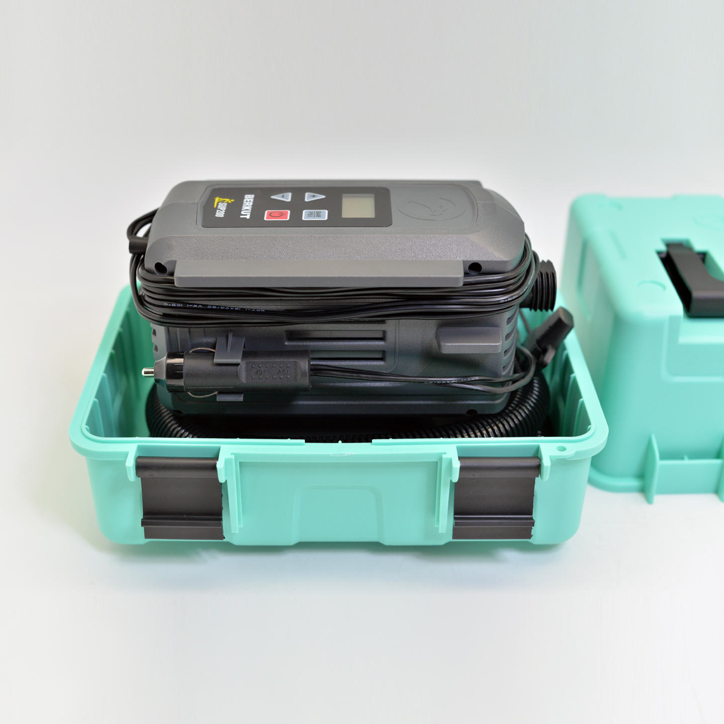 Высокопроизводительный компрессор для сапбордов и надувных лодок Berkut SUP-200