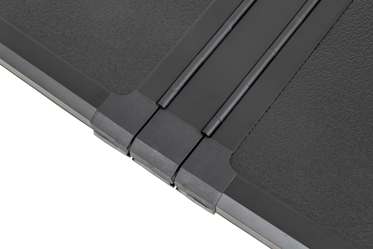 Крышка кузова РИФ для Dodge Ram 2019, трёхсекционная 2000х1813/1740 мм, алюминиевая, черная (6,5 ft)