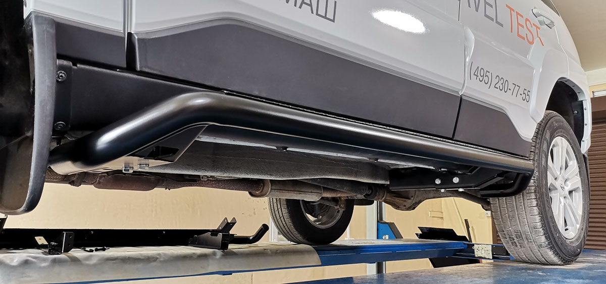 Пороги РИФ силовые Lada Niva Travel (черный алюминий)